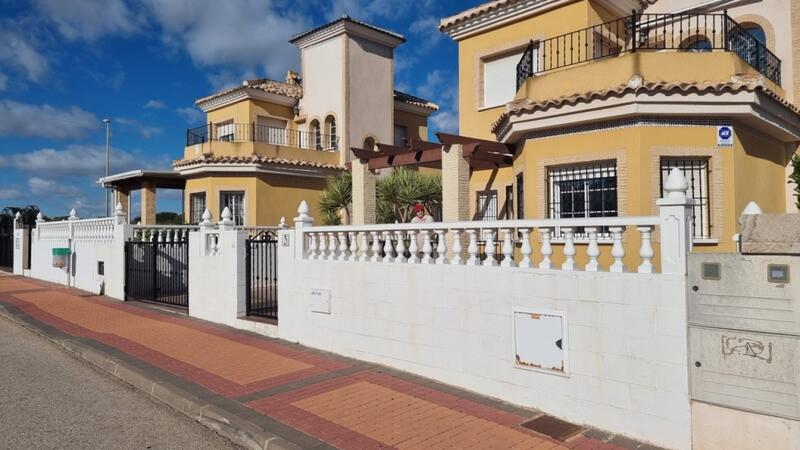 Villa til salg i Algorfa, Alicante