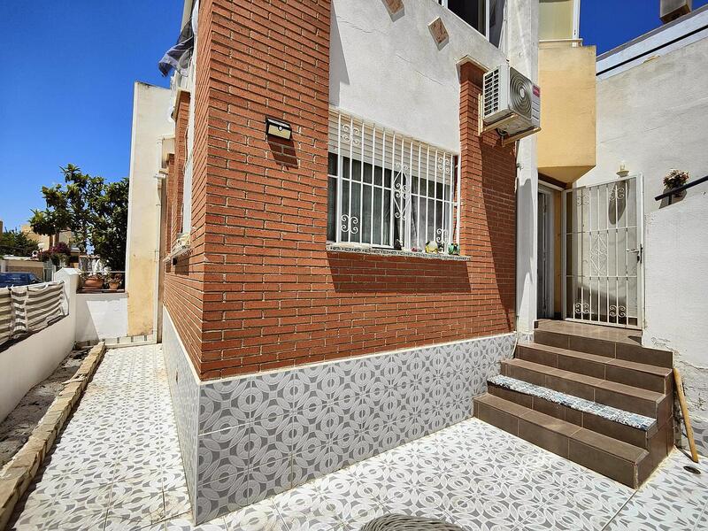 2 bedroom Townhouse for sale