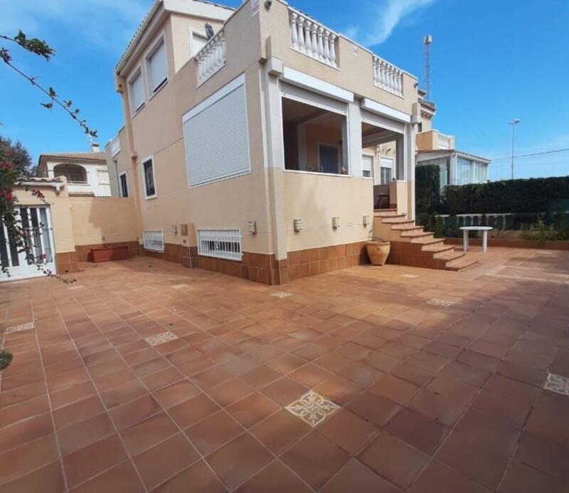 Villa Te koop in Torrevieja, Alicante