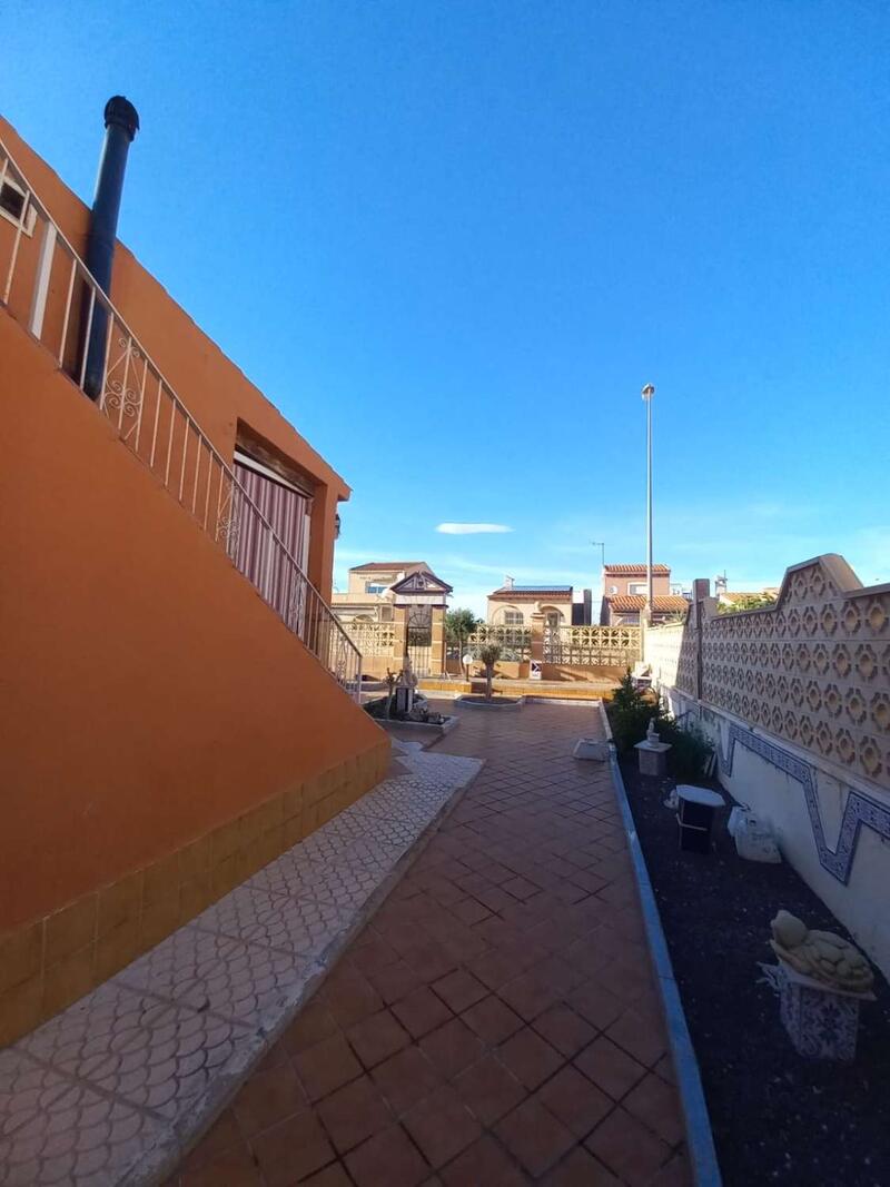 2 Cuarto Villa en venta