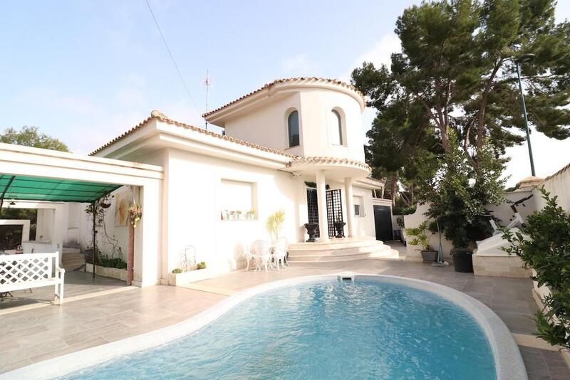 Villa for sale in Pilar de la Horadada, Alicante