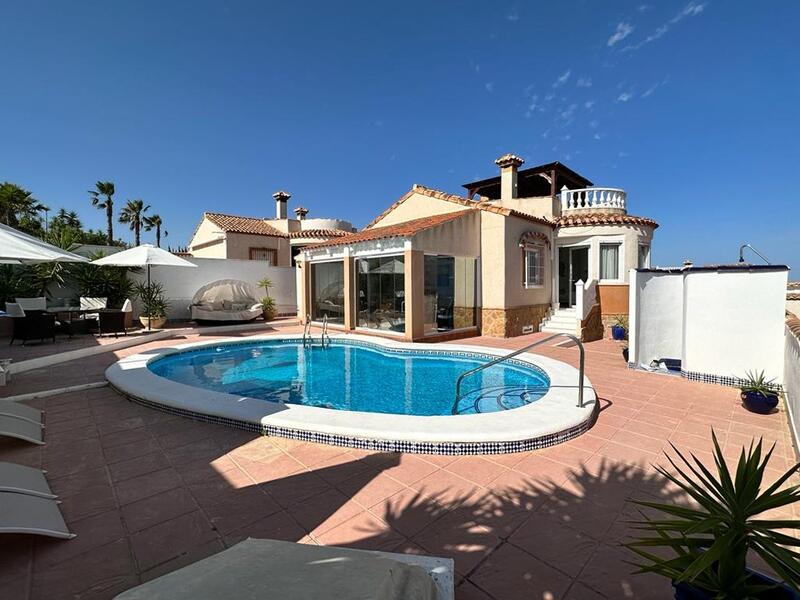 Villa for sale in San Miguel de Salinas, Alicante