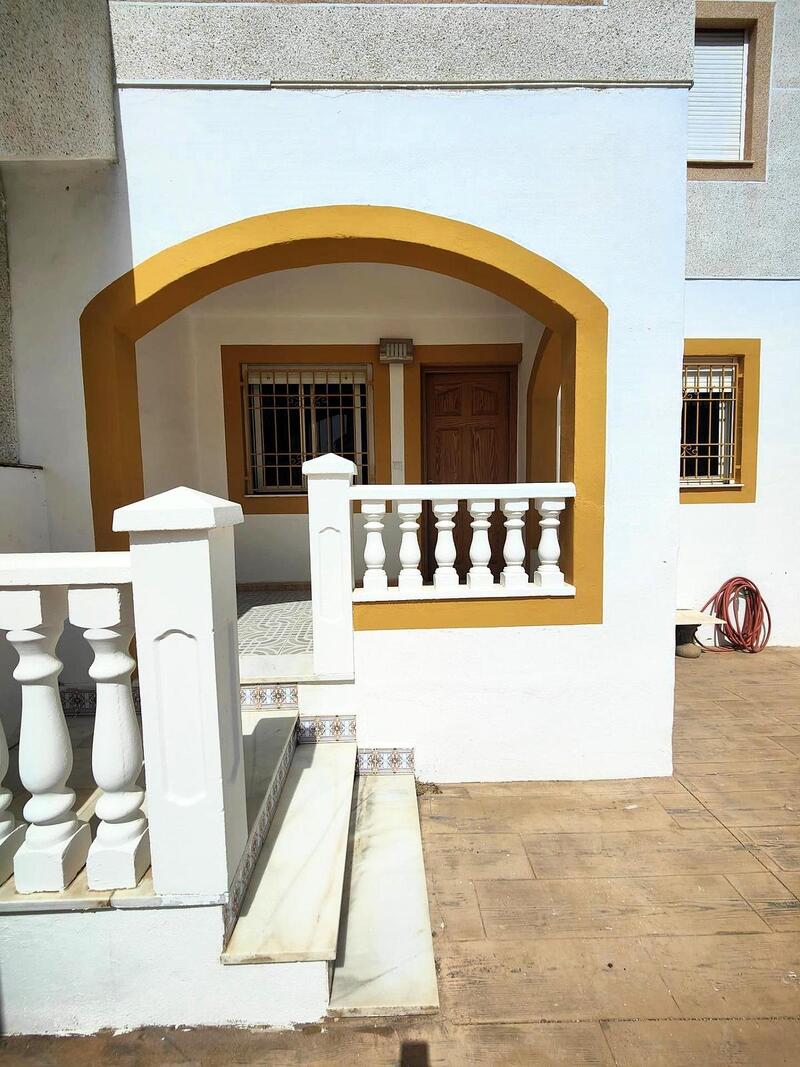 2 bedroom Townhouse for sale