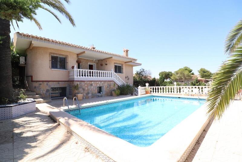 вилла продается в Torrevieja, Alicante