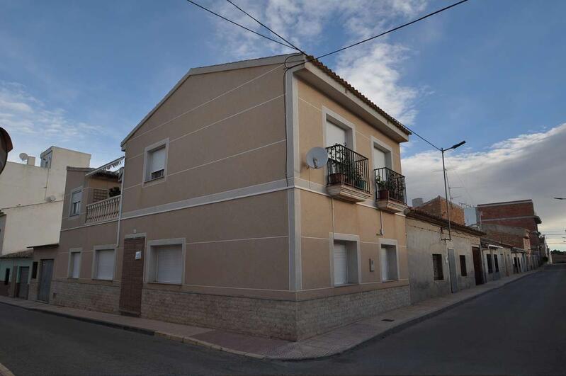 Townhouse for sale in Pinoso, Alicante