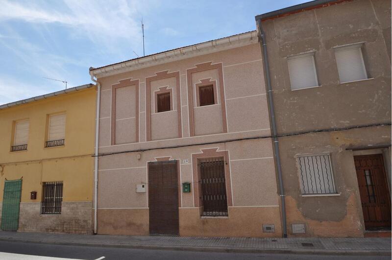 Townhouse for sale in Pinoso, Alicante