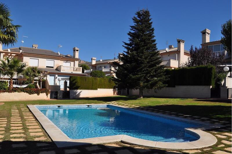 Villa à vendre dans Petrer, Alicante