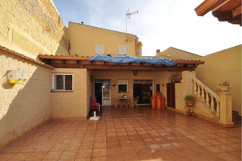 Townhouse for sale in Pinoso, Alicante