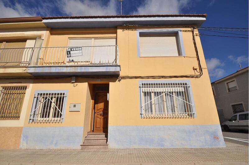 Townhouse for sale in Pinoso, Alicante