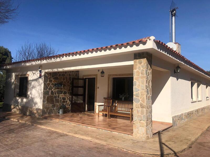 Villa for sale in Elda, Alicante