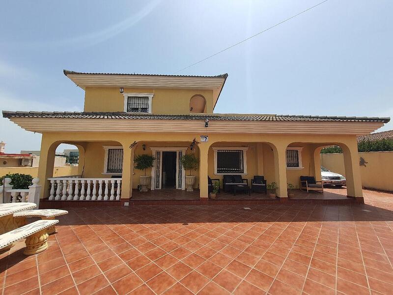 Villa for sale in Los Balcones, Alicante