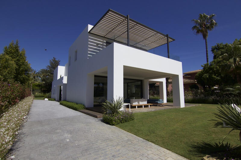 Villa en venta en Guadalmina Baja, Málaga