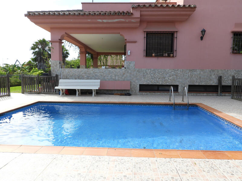 Villa Te koop in Casares Playa, Málaga