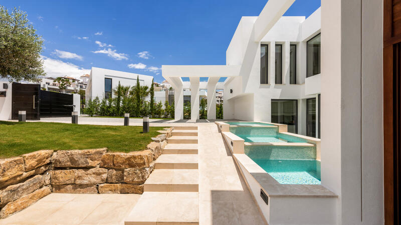 5 bedroom Villa for sale