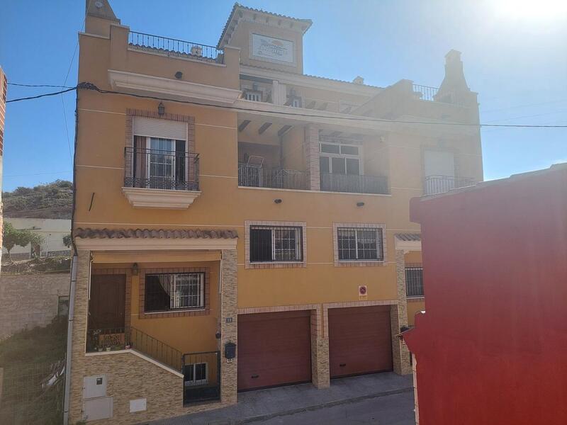 3 bedroom Townhouse for sale