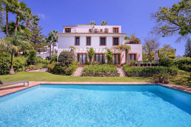 Villa for sale in Brisas de la Viña, Málaga