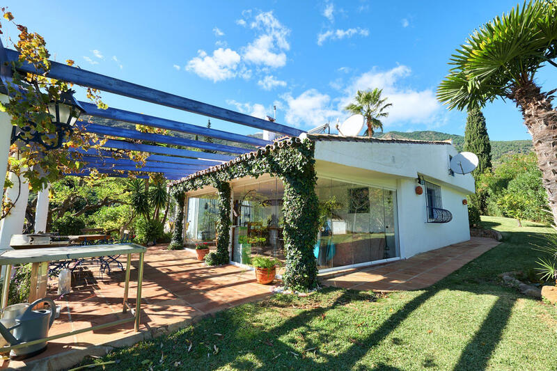 Country House for sale in Estepona, Málaga