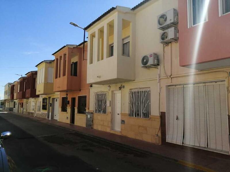 Townhouse for sale in Daya Vieja, Alicante