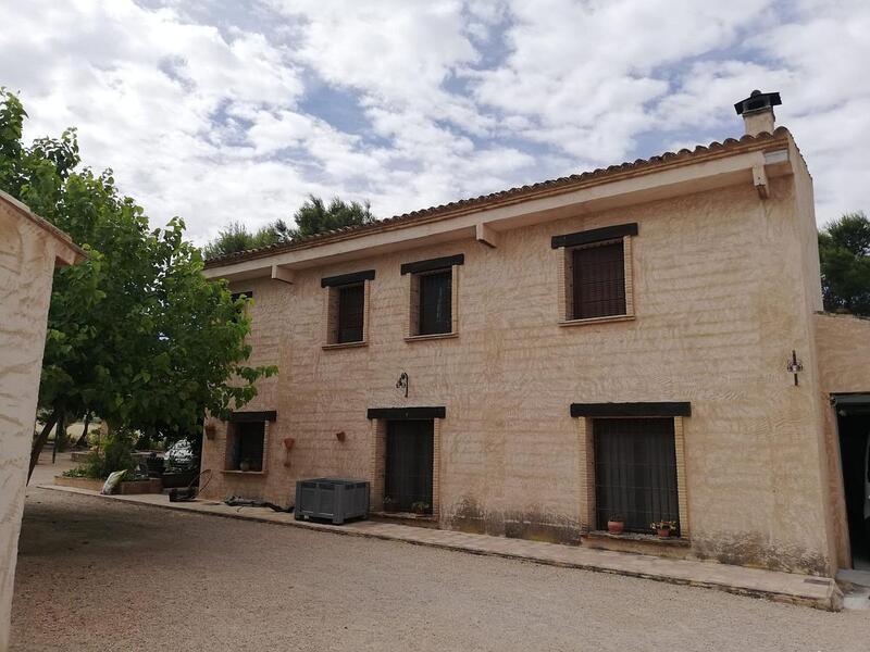 Villa for sale in Yecla, Murcia