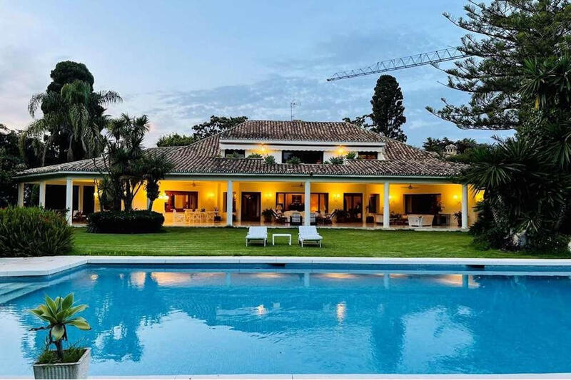 Villa for sale in Guadalmina Baja, Málaga