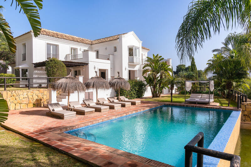 Villa for sale in Los Monteros, Málaga