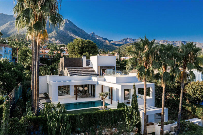 Villa for sale in Sierra Blanca, Málaga