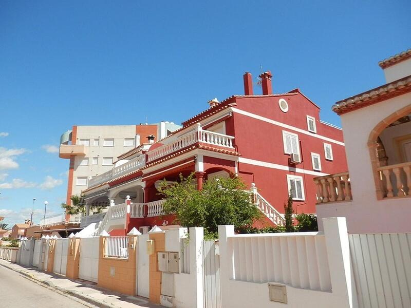 Townhouse for sale in La Oliva, Cádiz