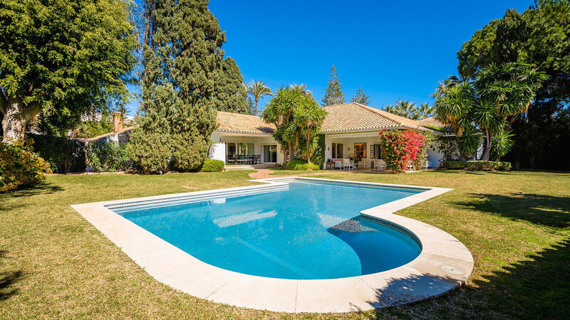 6 bedroom Villa for sale