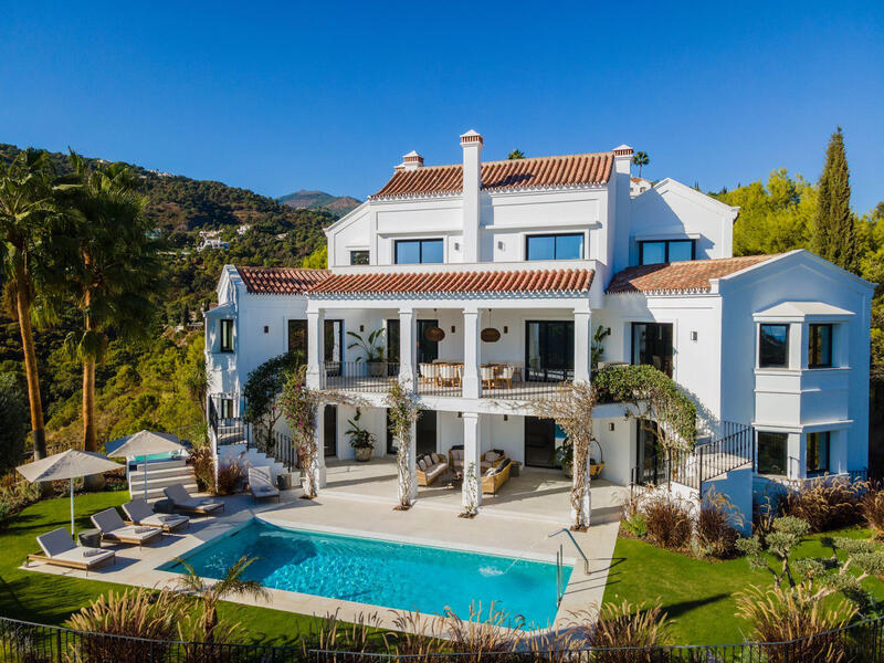 Villa for sale in Benahavis, Málaga