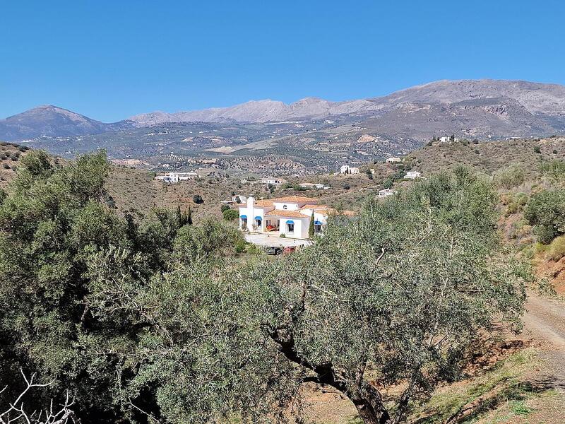 Villa for sale in Canillas de Aceituno, Málaga