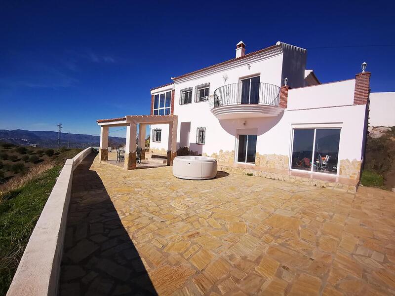 Villa for sale in Canillas de Aceituno, Málaga