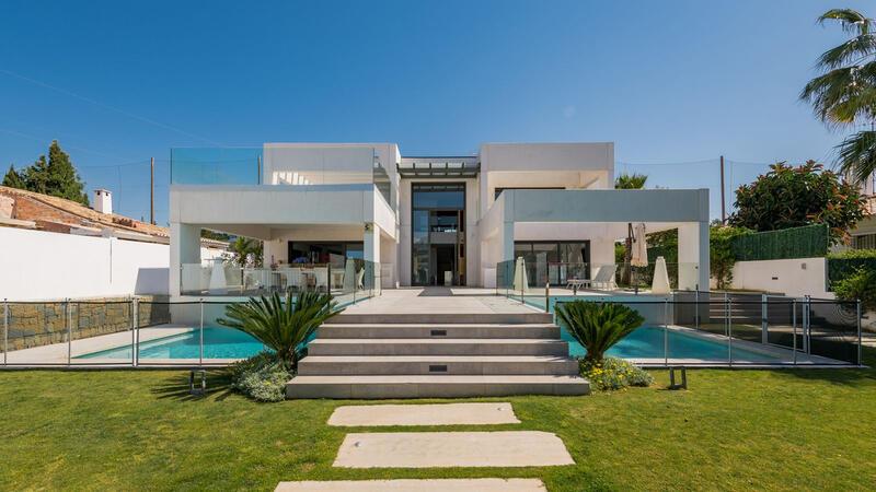 Villa en venta en Guadalmina Alta, Málaga