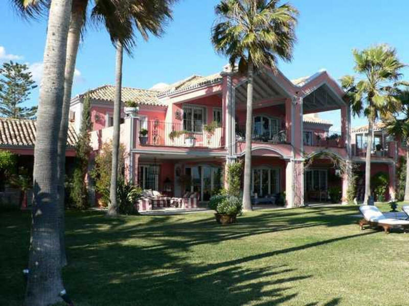 Villa for sale in Guadalmina Baja, Málaga