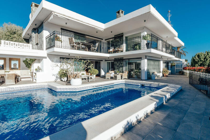 Villa en venta en Nueva Andalucia, Málaga