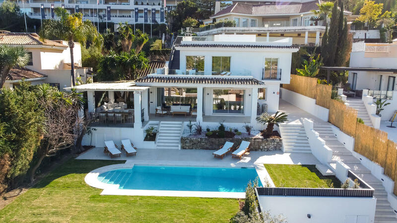 Villa for sale in Brisas de la Viña, Málaga