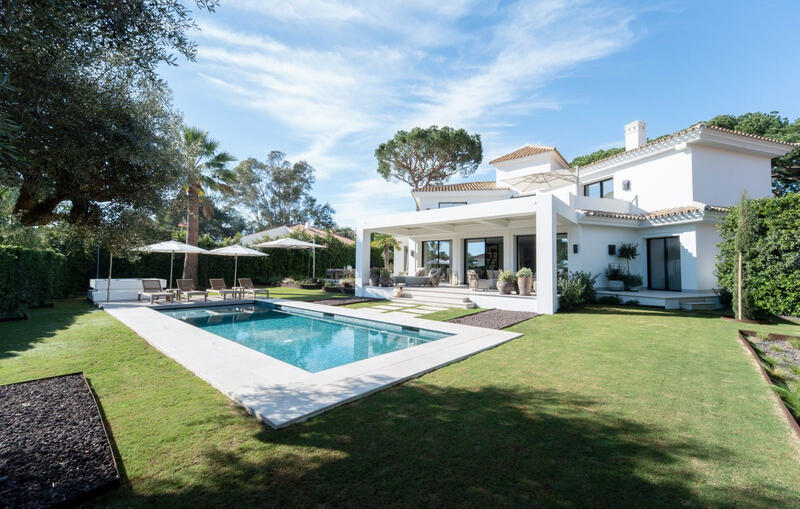 Villa zu verkaufen in Los Monteros, Málaga