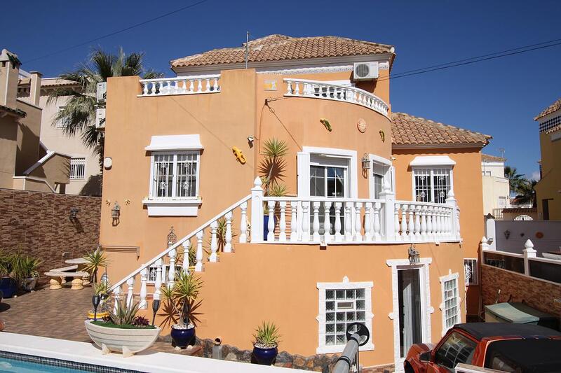 Villa en venta en San Miguel de Salinas, Alicante