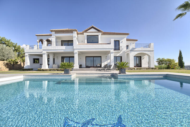 Villa for sale in Benahavis, Málaga