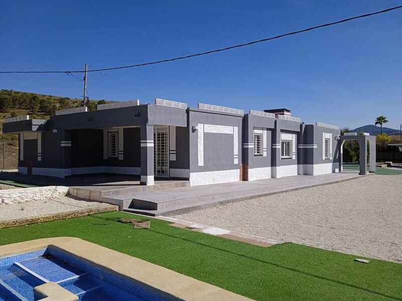 Villa en venta en Hondon de las Nieves, Alicante