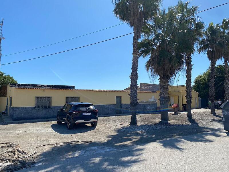 6 Cuarto Local Comercial en venta