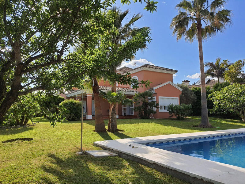 Villa til salg i Estepona, Málaga