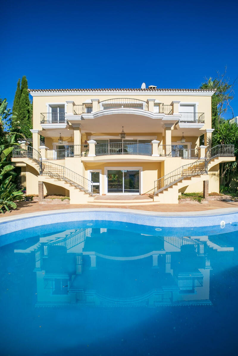 6 bedroom Villa for sale