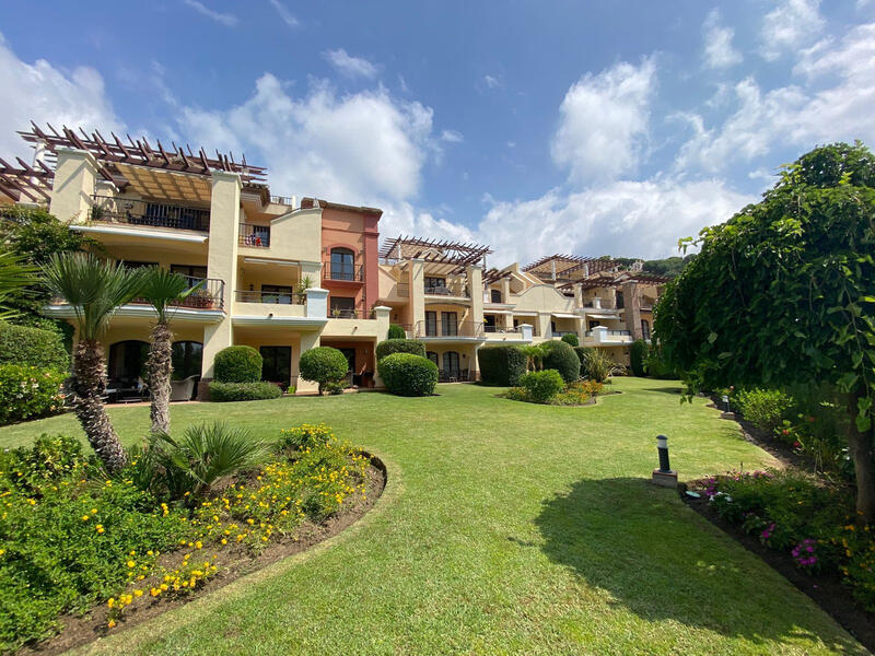 Apartment for sale in Benahavis, Málaga