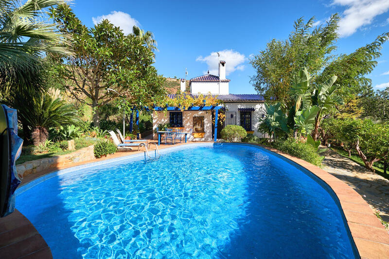 Villa for sale in Estepona, Málaga