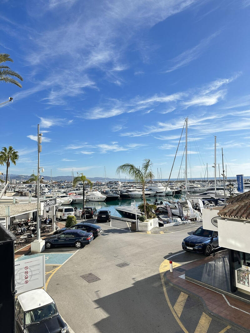 Leilighet til salgs i Puerto Banus, Málaga