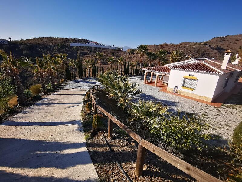 Villa for sale in Canillas de Aceituno, Málaga