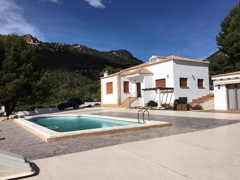 Villa for sale in Castalla, Alicante