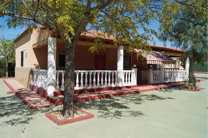 Villa en venta en Sax, Alicante