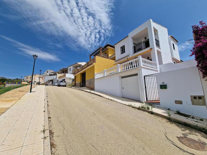 вилла продается в Periana, Málaga