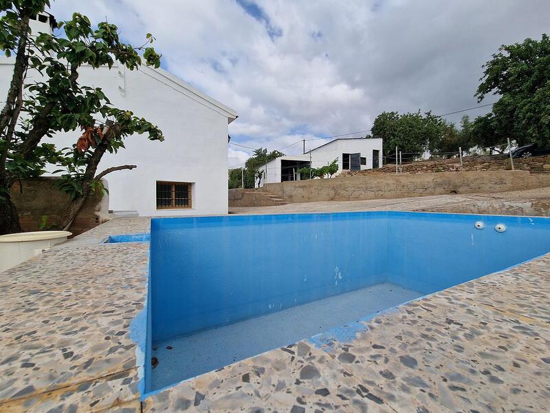 6 bedroom Villa for sale